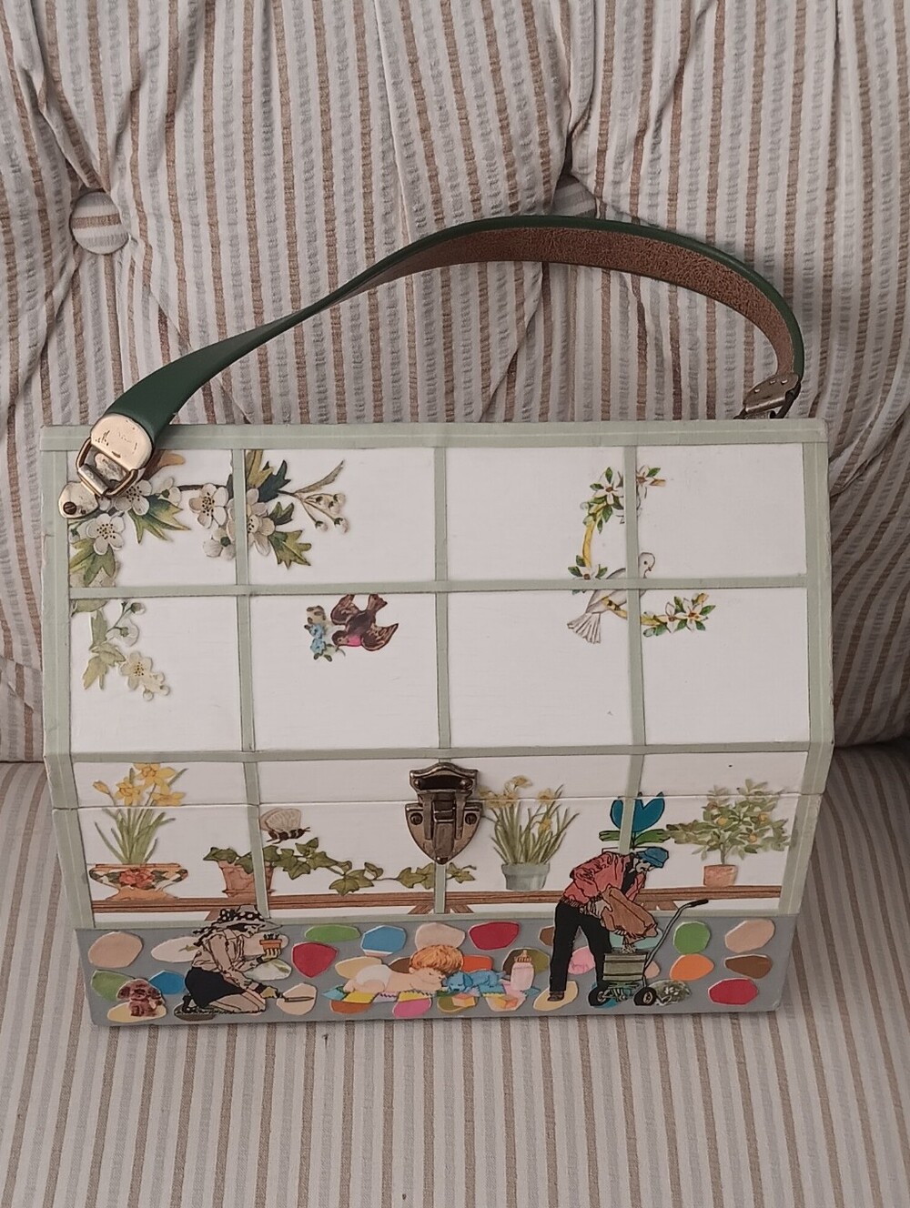 Decorative White & Green Ladies' Handbag with Garden Scene